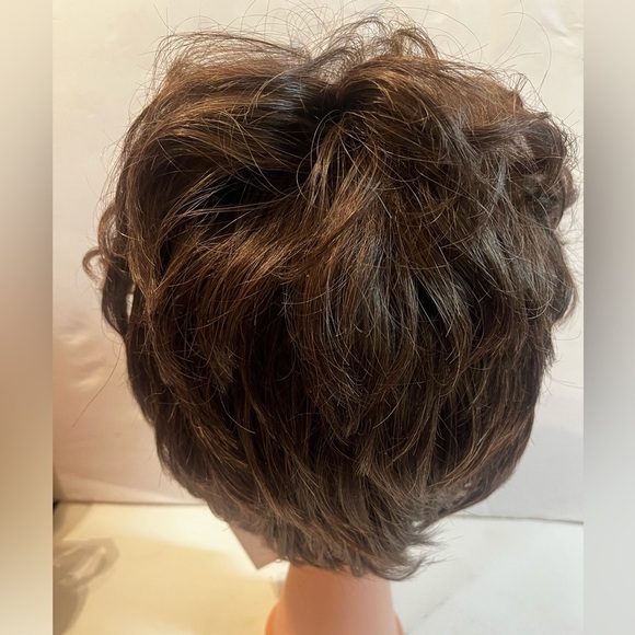 Swiking Short Pixie 4/27 Model 8021 Full Cap human hair blend - Picture 4 of 8
